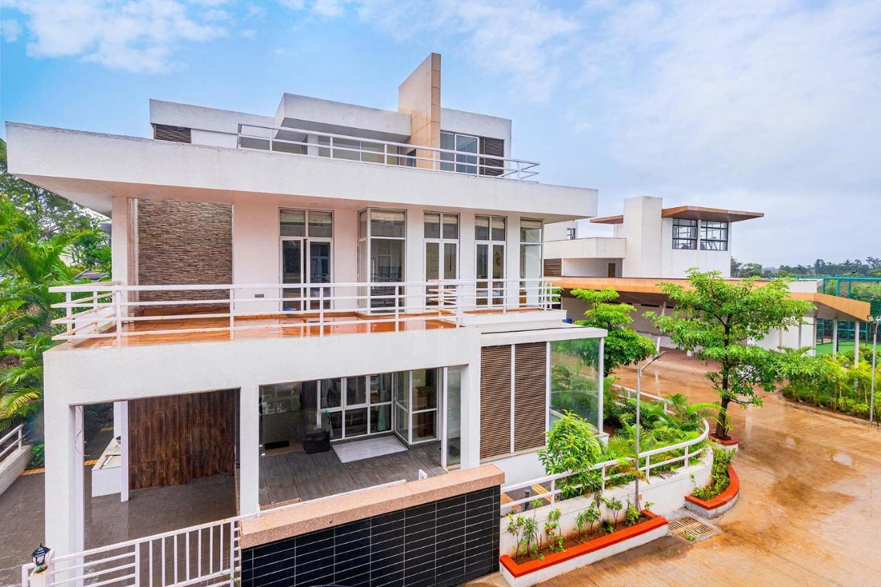Sierra Skies By Stayvista - A Mountain-View Villa Featuring A Rooftop Swimming Pool, Jacuzzi, Turf, And A Gym For An Elevated Stay Lonavala Exteriér fotografie