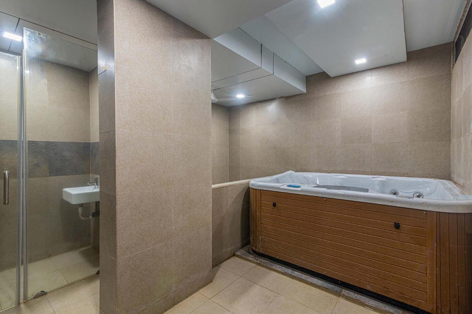 Sierra Skies By Stayvista - A Mountain-View Villa Featuring A Rooftop Swimming Pool, Jacuzzi, Turf, And A Gym For An Elevated Stay Lonavala Exteriér fotografie