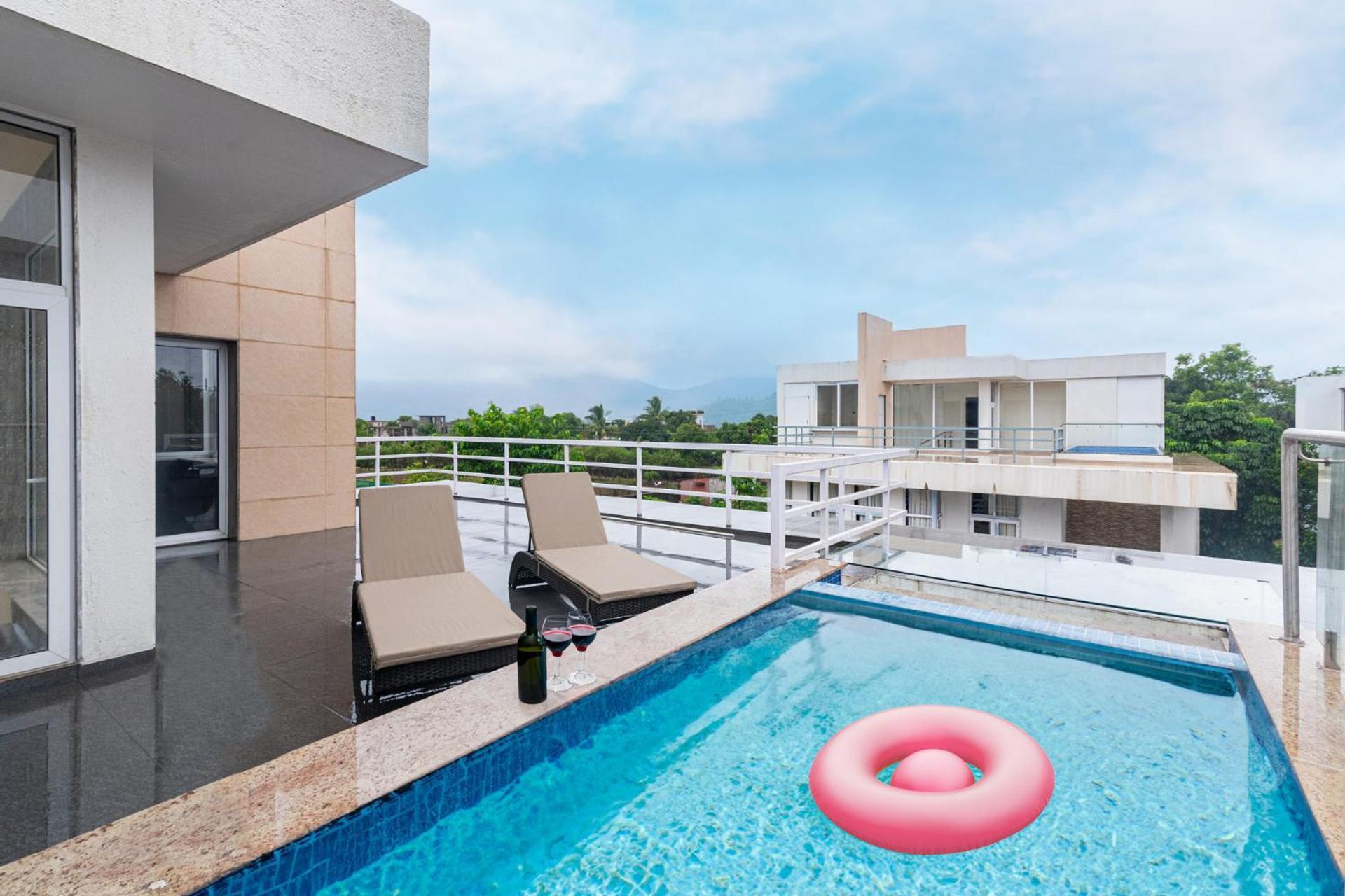 Sierra Skies By Stayvista - A Mountain-View Villa Featuring A Rooftop Swimming Pool, Jacuzzi, Turf, And A Gym For An Elevated Stay Lonavala Exteriér fotografie